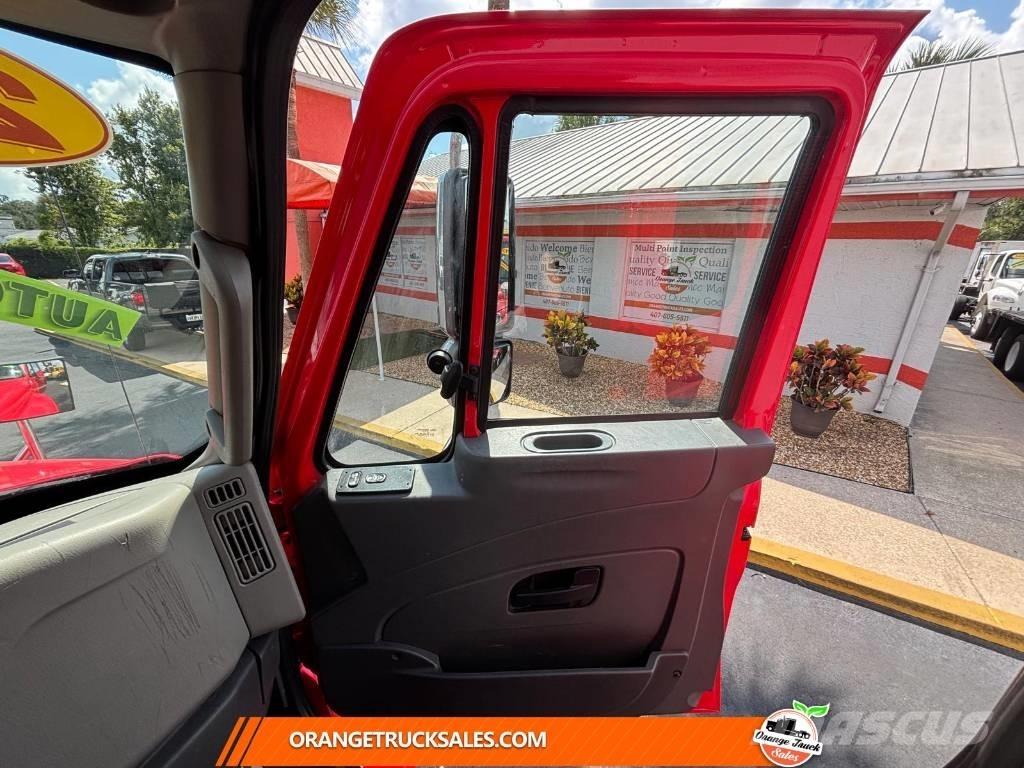 International 4300 Camiões de caixa fechada