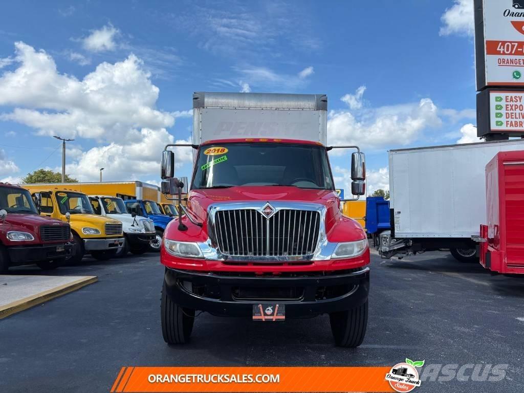 International 4300 Camiões de caixa fechada