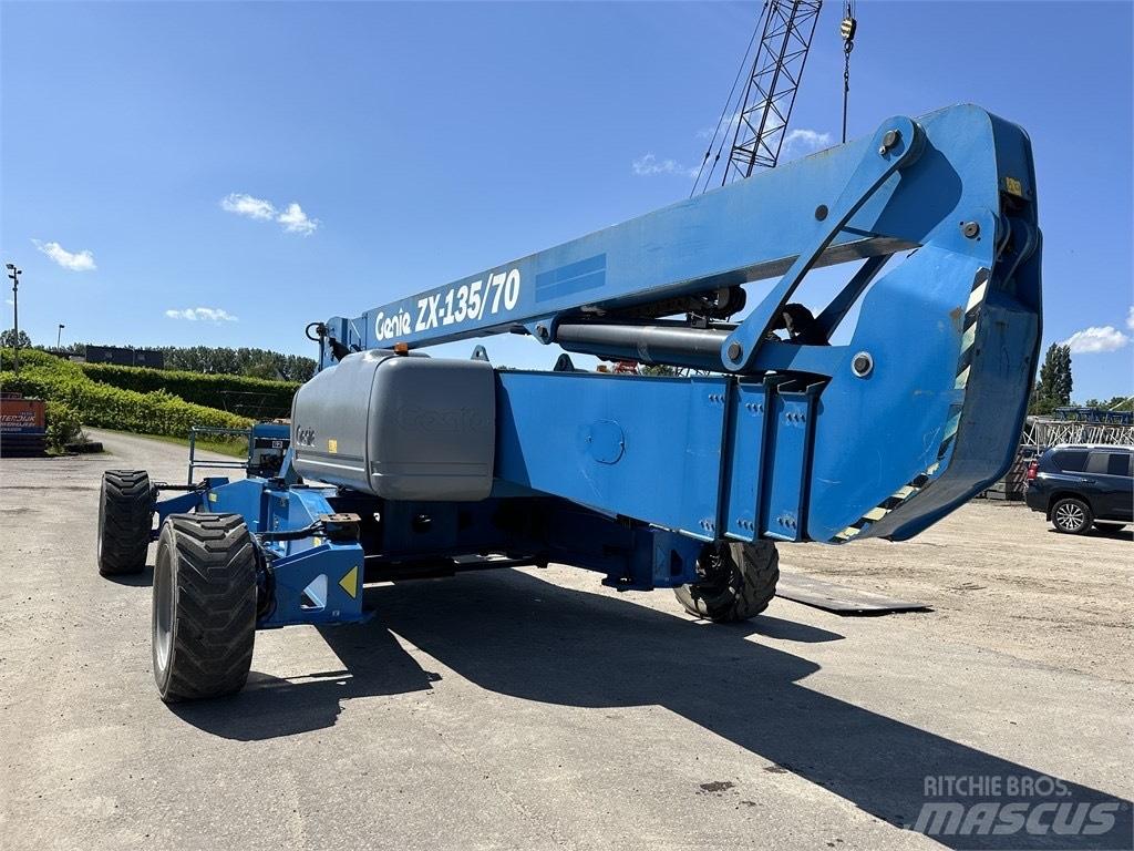 Genie ZX 135/70 Elevadores braços articulados