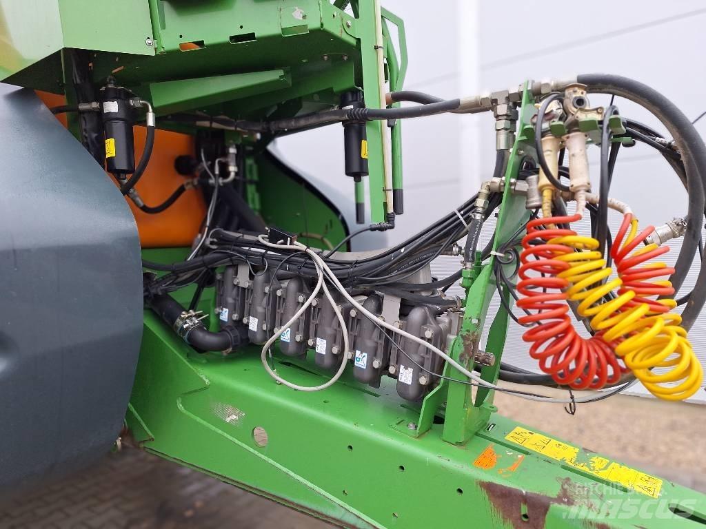 Amazone UX 11200 Pulverizadores rebocados