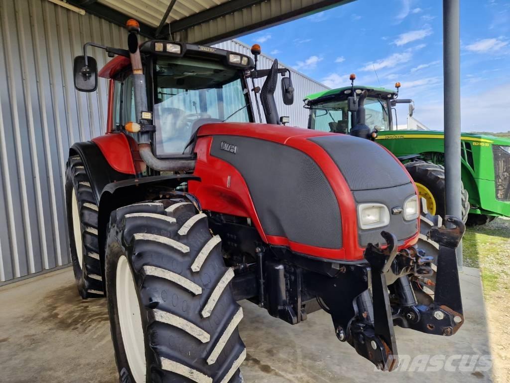 Valtra T 180 Tratores Agrícolas usados