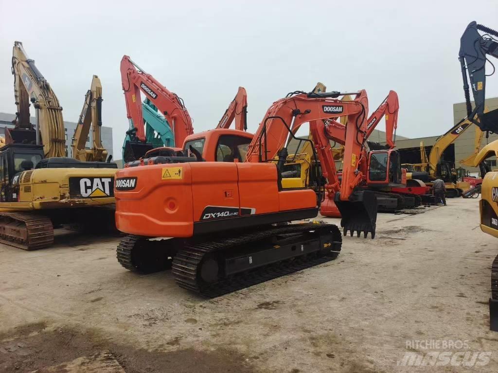 Doosan DX 140 Escavadoras de rastos
