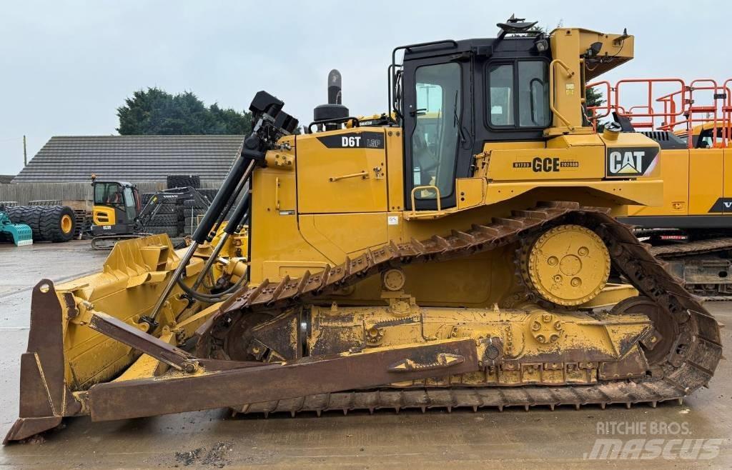 CAT D6T Dozers - Tratores rastos