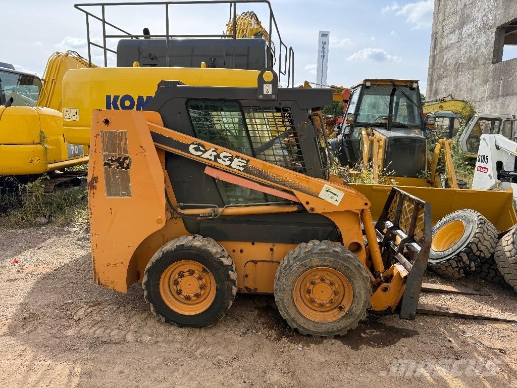 CASE 410 Carregadoras de direcção deslizante