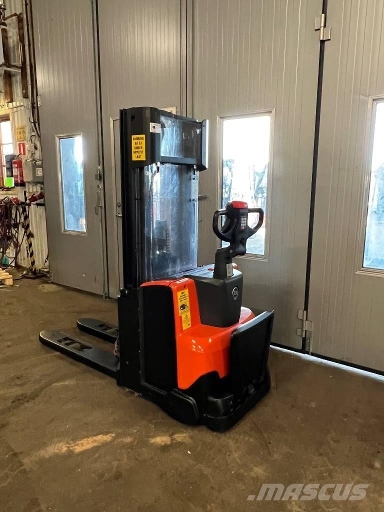 BT truck SWE 120 L Empilhador para operador externo