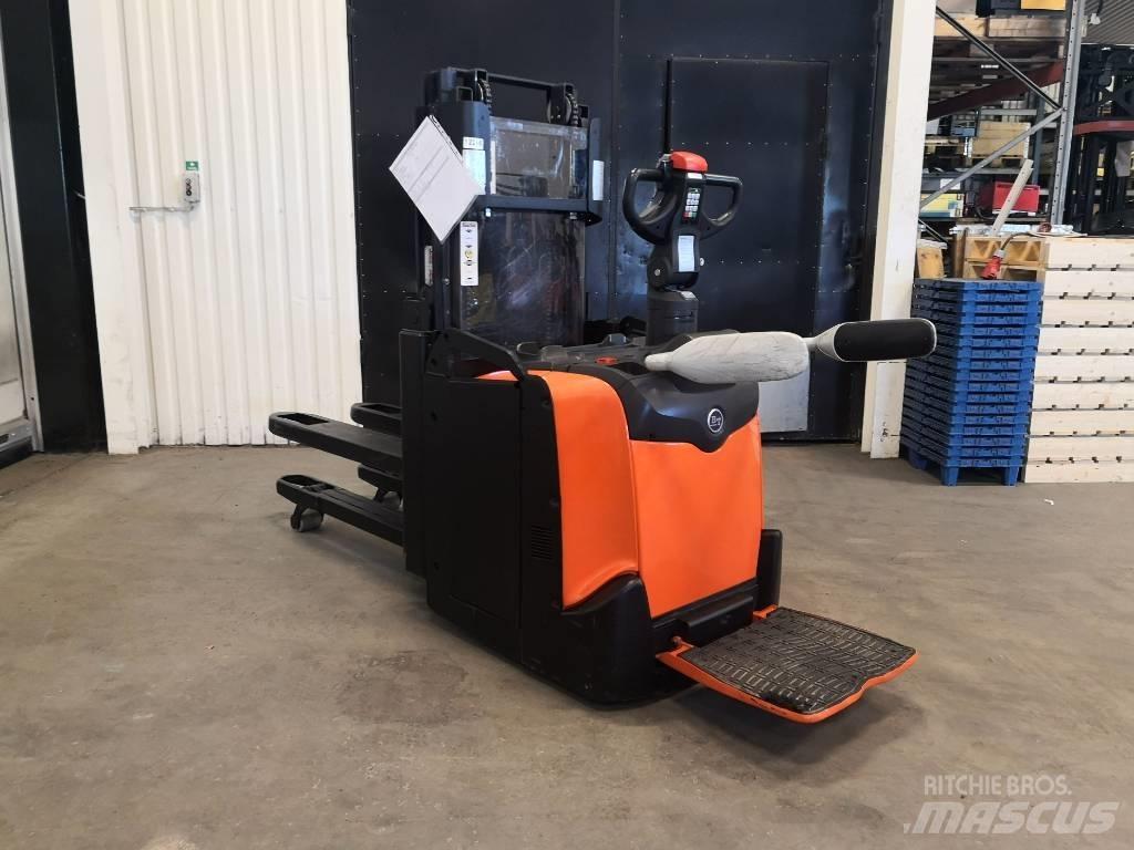 Toyota SPE200D Empilhador para operador externo