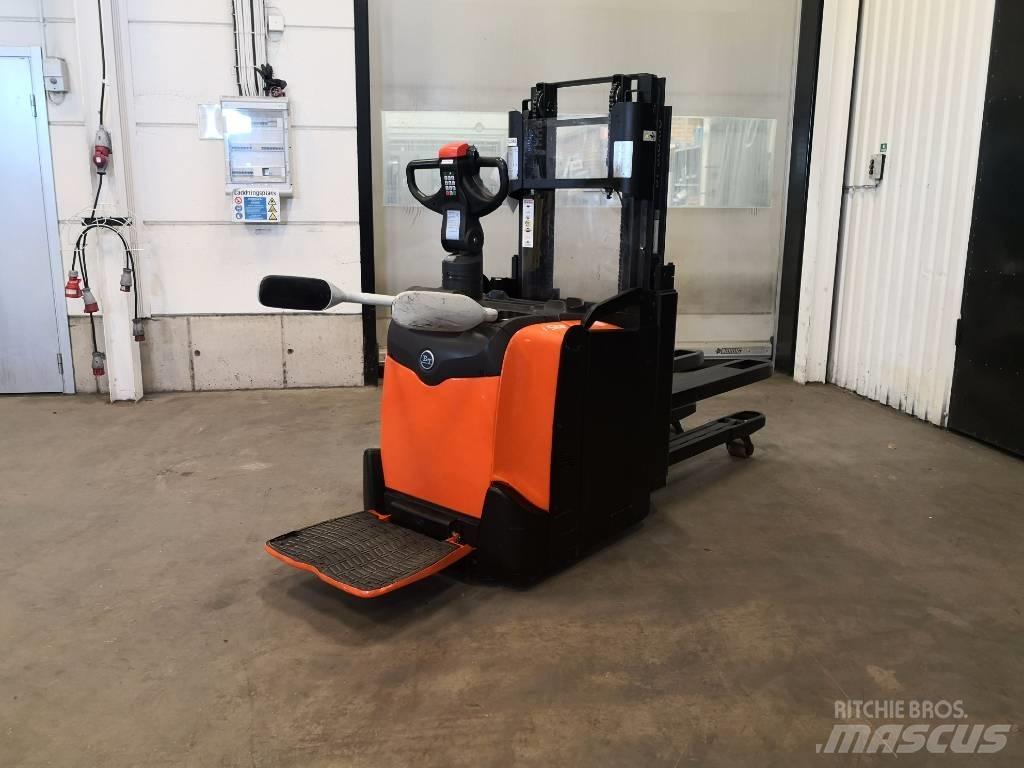 Toyota SPE200D Empilhador para operador externo