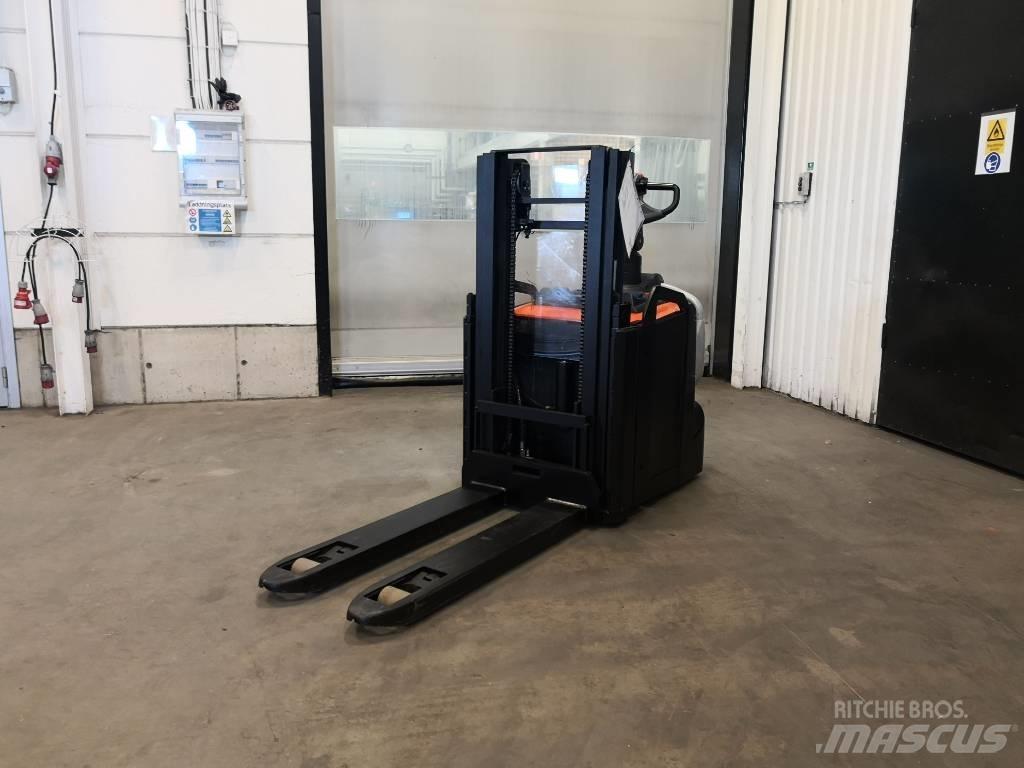 Toyota SPE200D Empilhador para operador externo