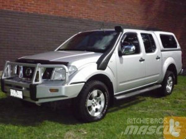 Nissan NAVARA ST-X Carrinhas de caixa fechada
