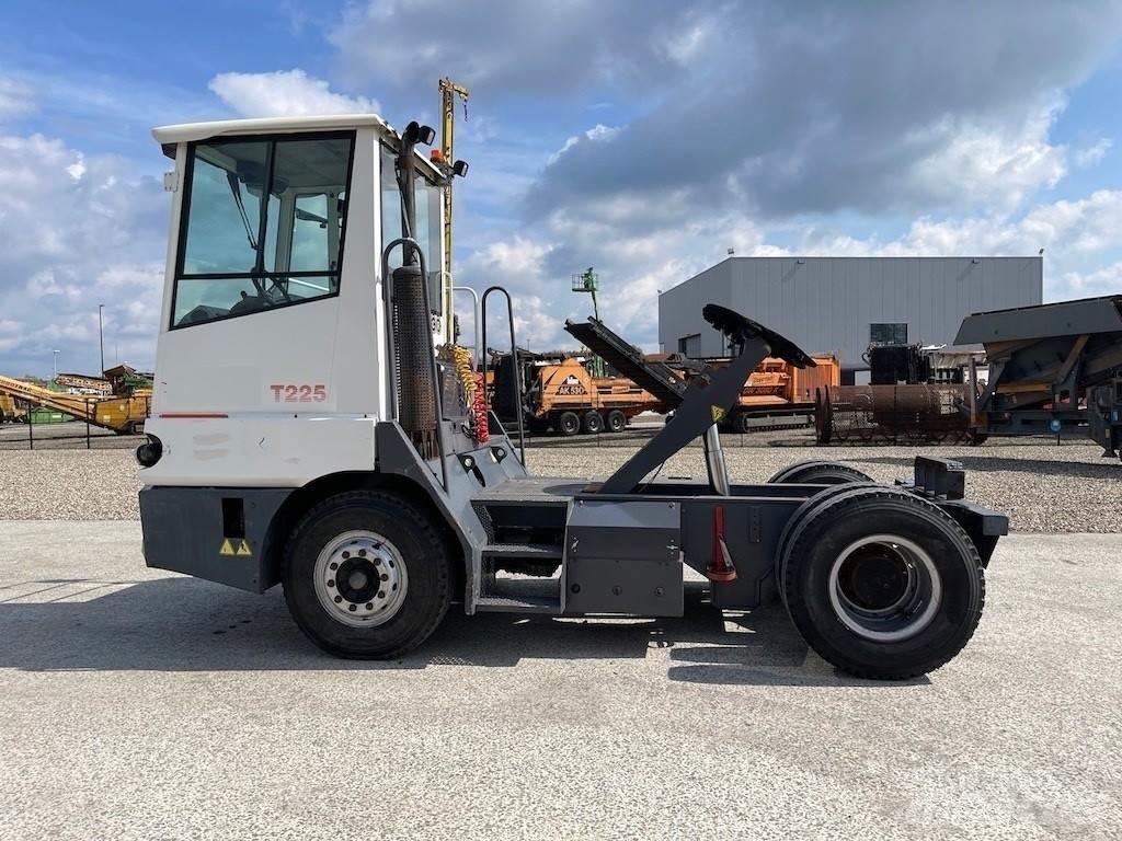  T225 Tractores terminais