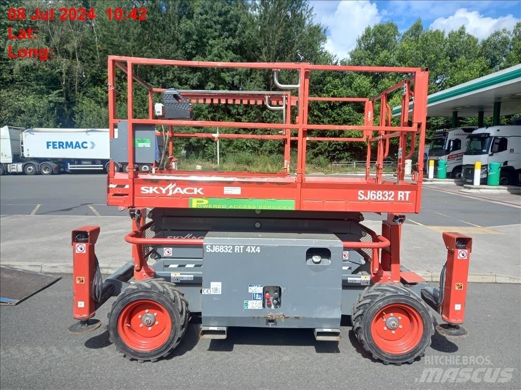 SkyJack SJ 6832 RT Elevadores de tesoura