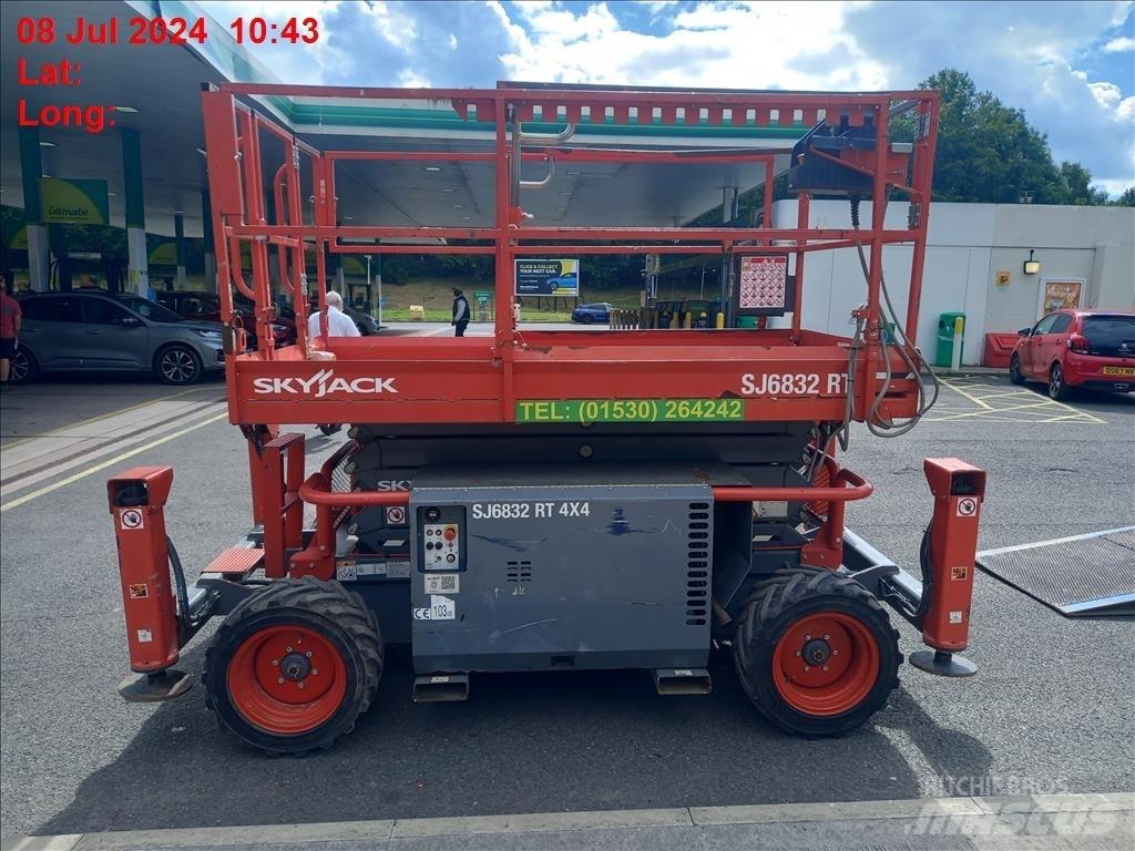 SkyJack SJ 6832 RT Elevadores de tesoura