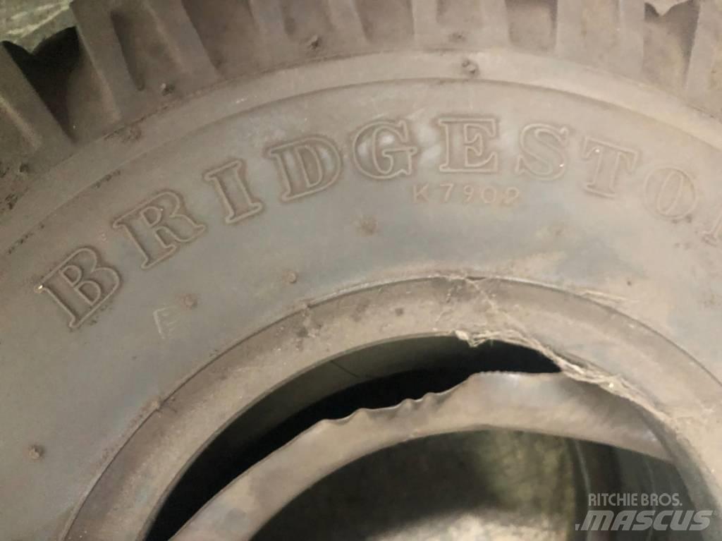 Bridgestone 21x8-9 Pneus, Rodas e Jantes
