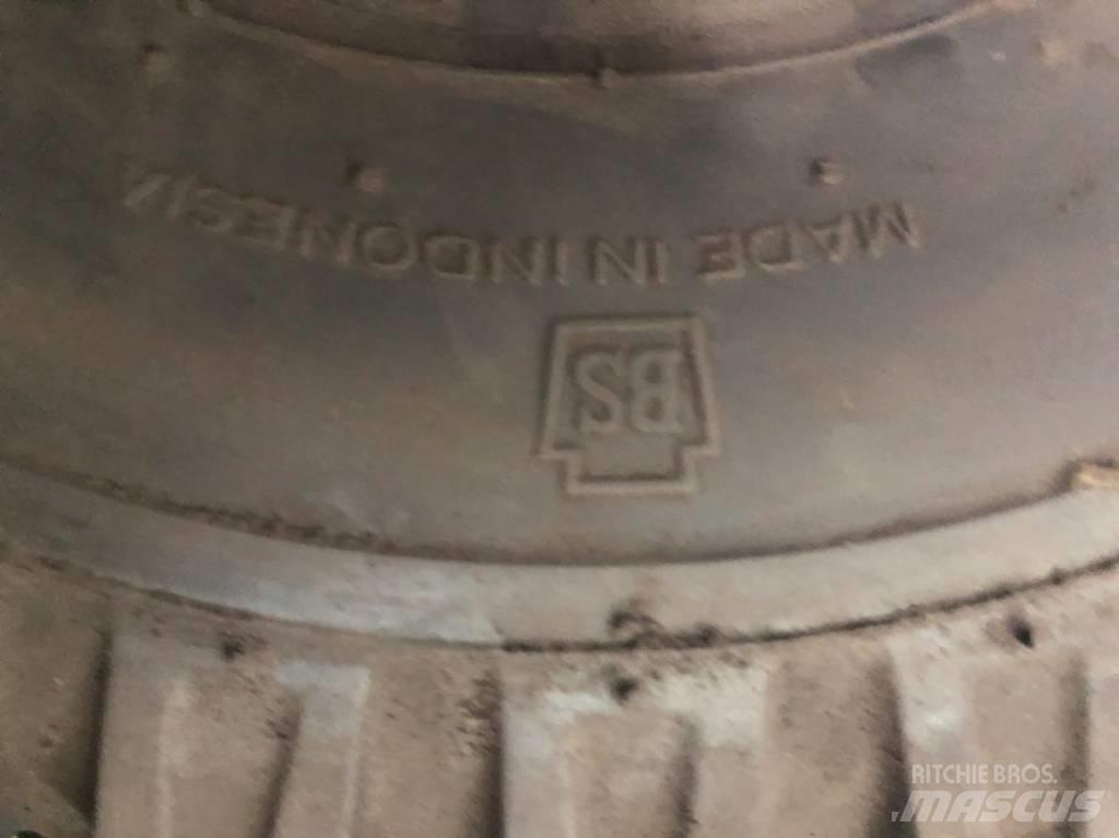 Bridgestone 21x8-9 Pneus, Rodas e Jantes