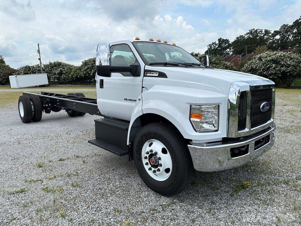 Ford F 750 Camiões de chassis e cabine