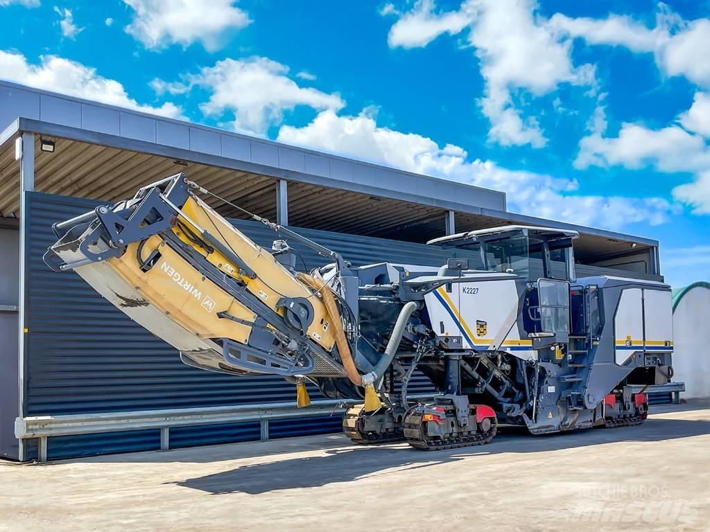Wirtgen W 220 FI Fresadoras de asfalto