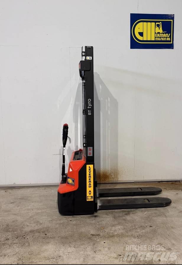 BT truck SHE 100 Empilhador para operador externo