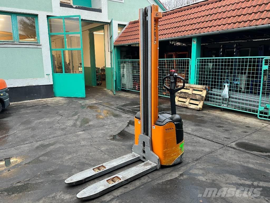 Still EGV12    V-4251 Self propelled stackers