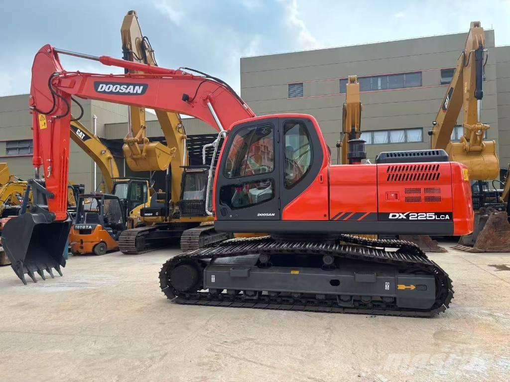Doosan DX 225 Escavadoras de rastos