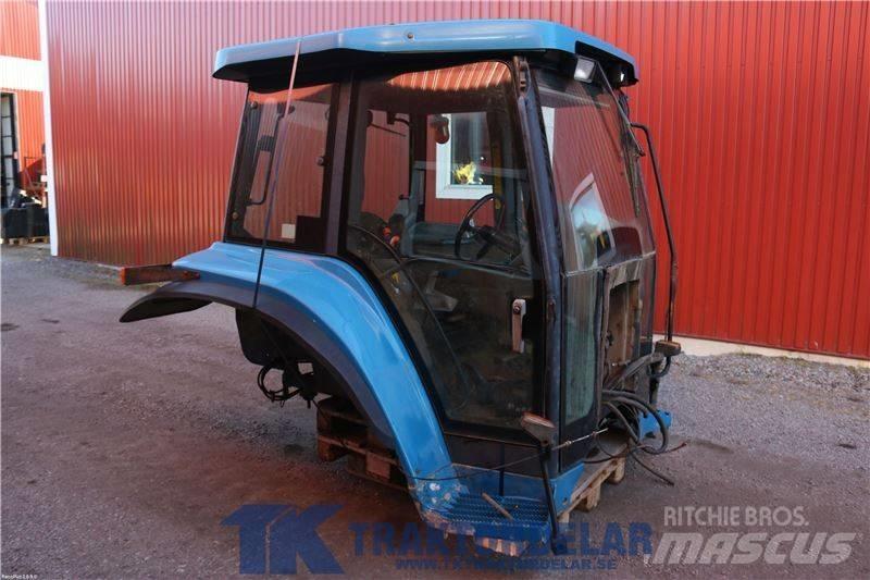 New Holland 8870 Cabines e interior
