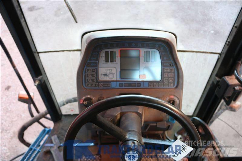 New Holland 8870 Cabines e interior