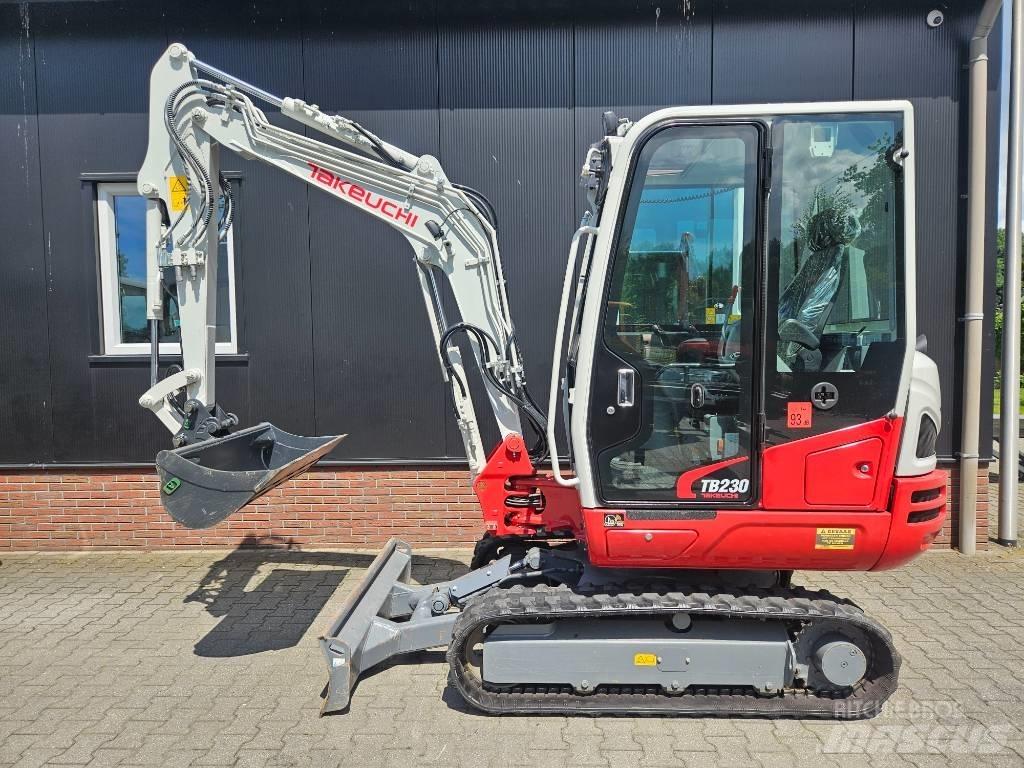 Takeuchi TB230 Mini Escavadoras <7t