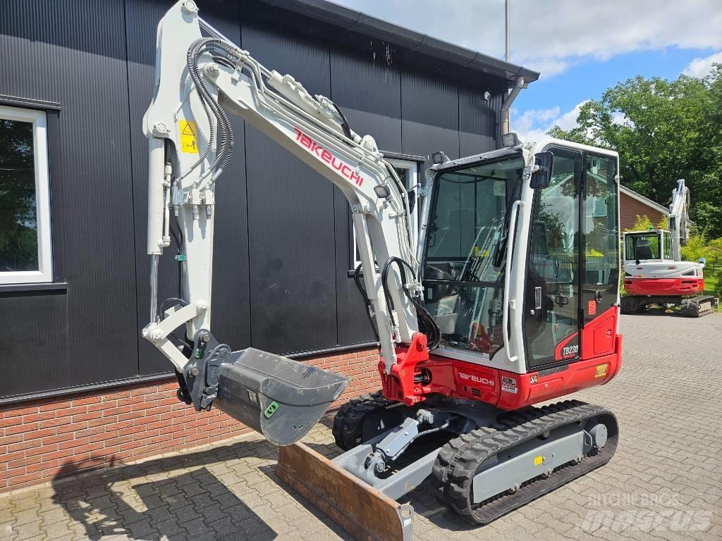 Takeuchi TB230 Mini Escavadoras <7t