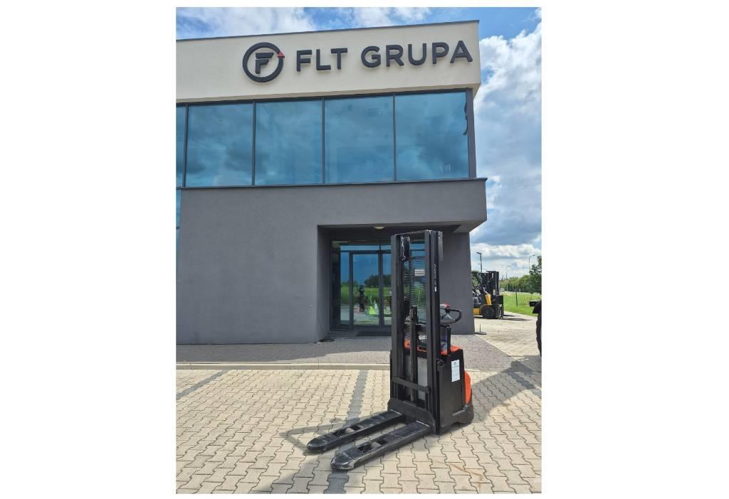 Toyota SWE120 Empilhador para operador externo