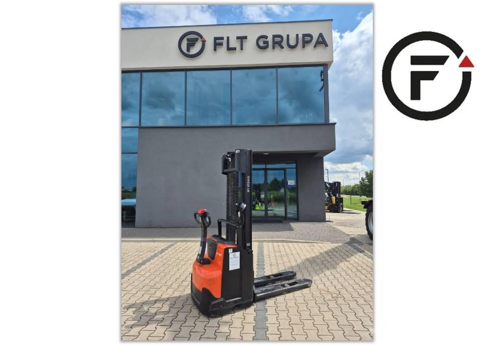 Toyota SWE120 Empilhador para operador externo