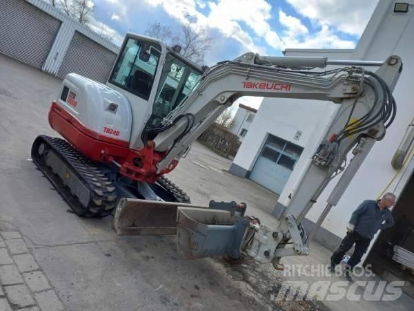 Takeuchi TB 240 DPF Mini Escavadoras <7t
