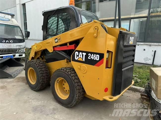 CAT 246 D Carregadoras de direcção deslizante