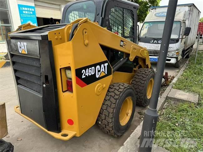CAT 246 D Carregadoras de direcção deslizante