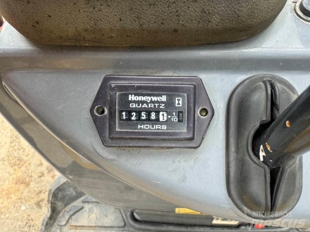 Yanmar SV08 (1C088) Mini Escavadoras <7t