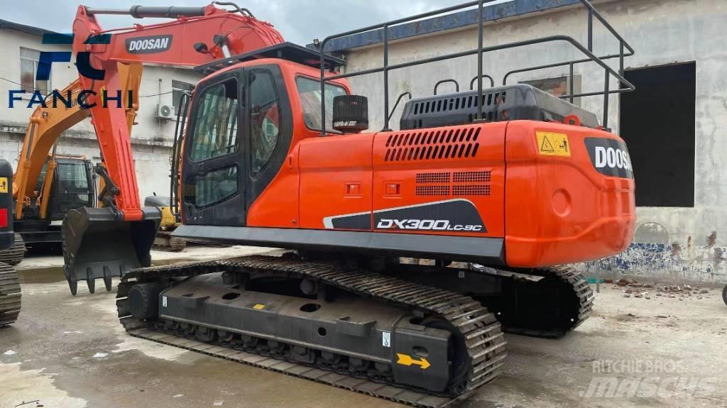 Doosan DX 300 LC Escavadoras Midi 7t - 12t