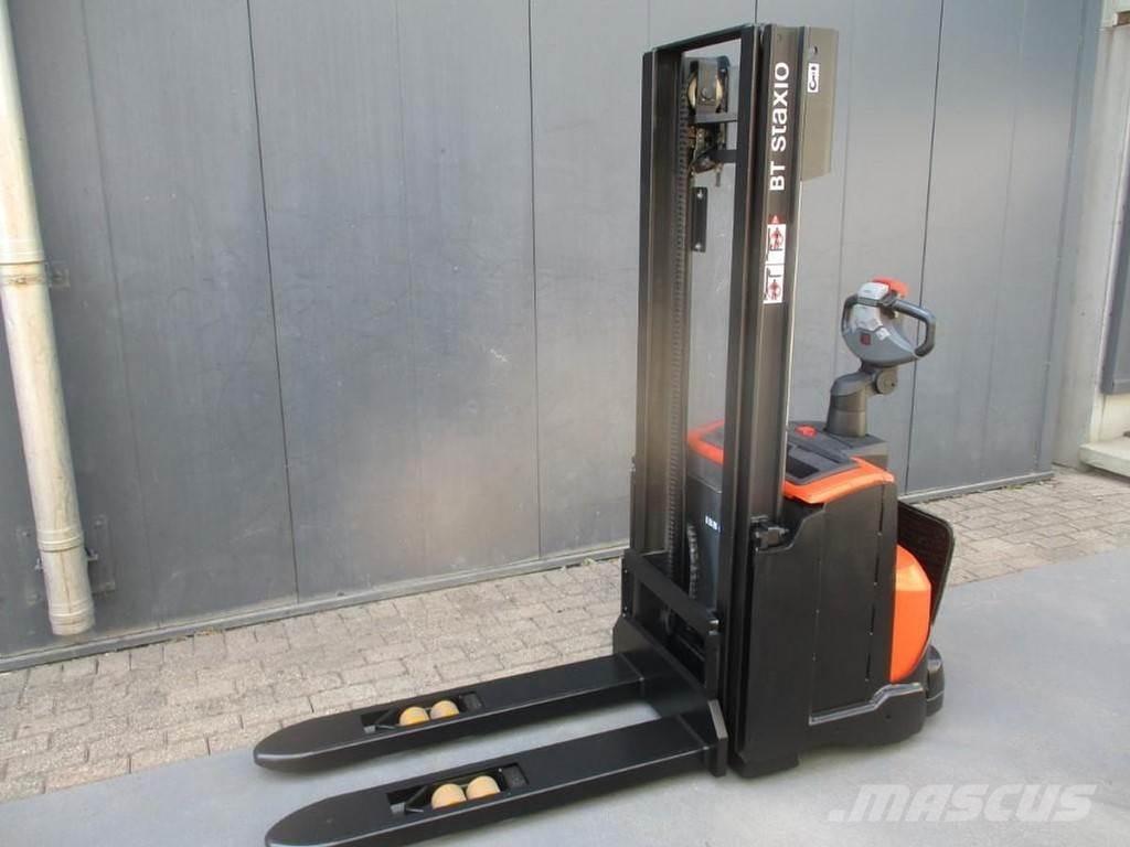 BT SWE 100 Empilhador para operador externo