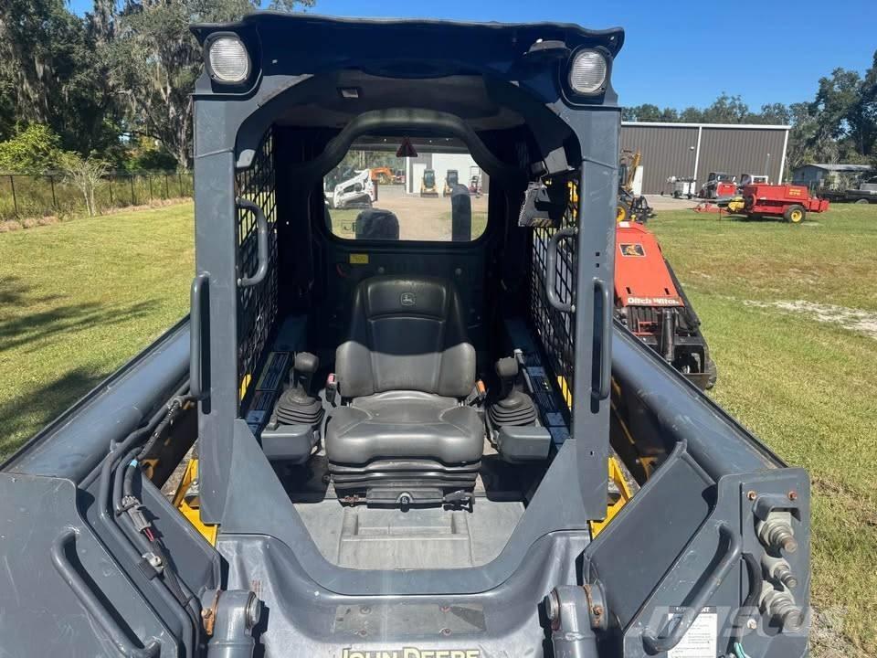 John Deere 325 Carregadoras de direcção deslizante