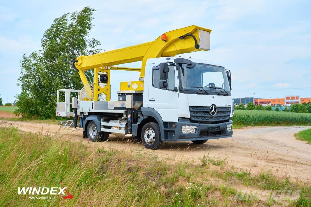 Palfinger P 300 KS Plataformas aéreas montadas em camião