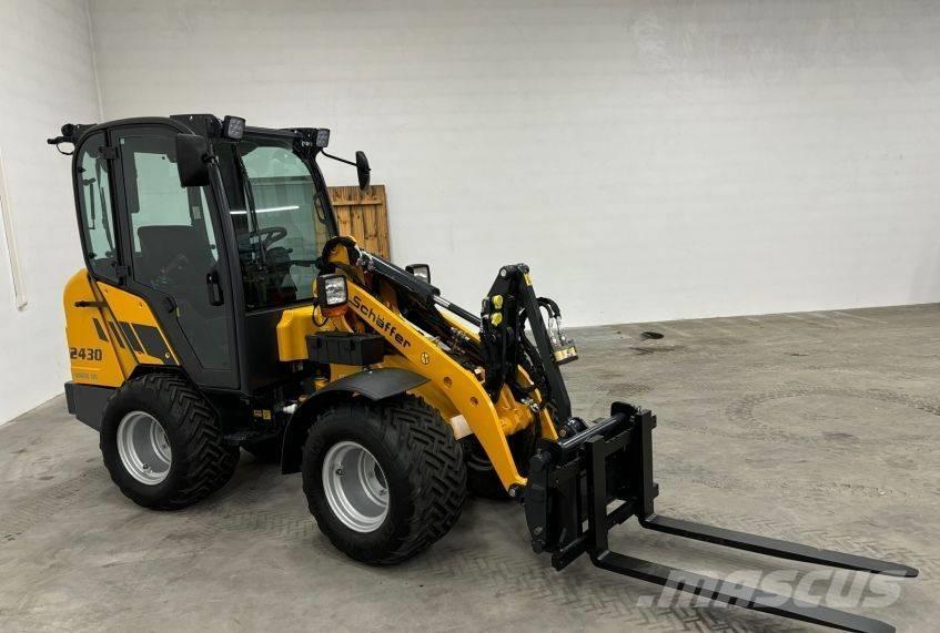 Schäffer 2430 HD Carregadoras de direcção deslizante