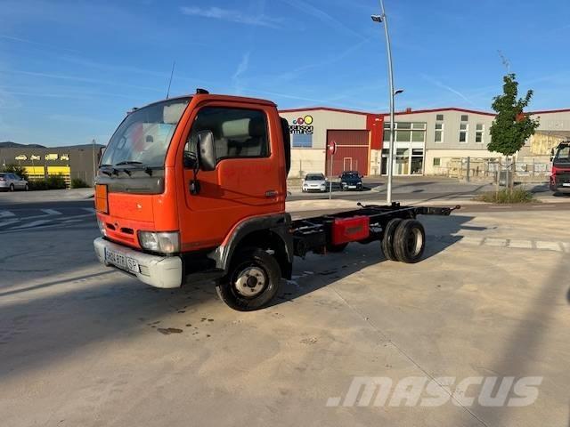 Nissan Cabstar E Carrinhas de caixa fechada