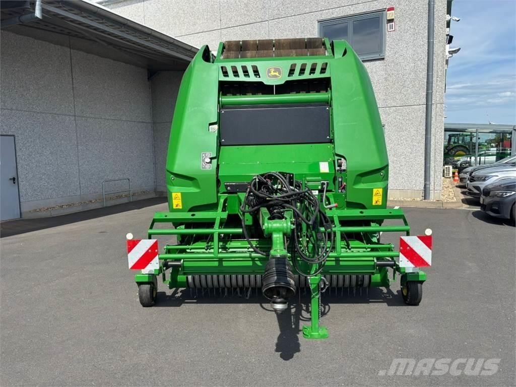 John Deere V451M Enfardadeira de rolos