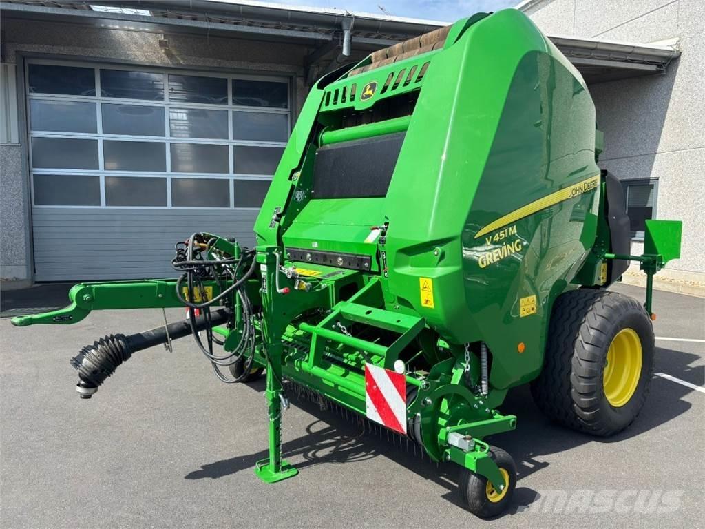 John Deere V451M Enfardadeira de rolos