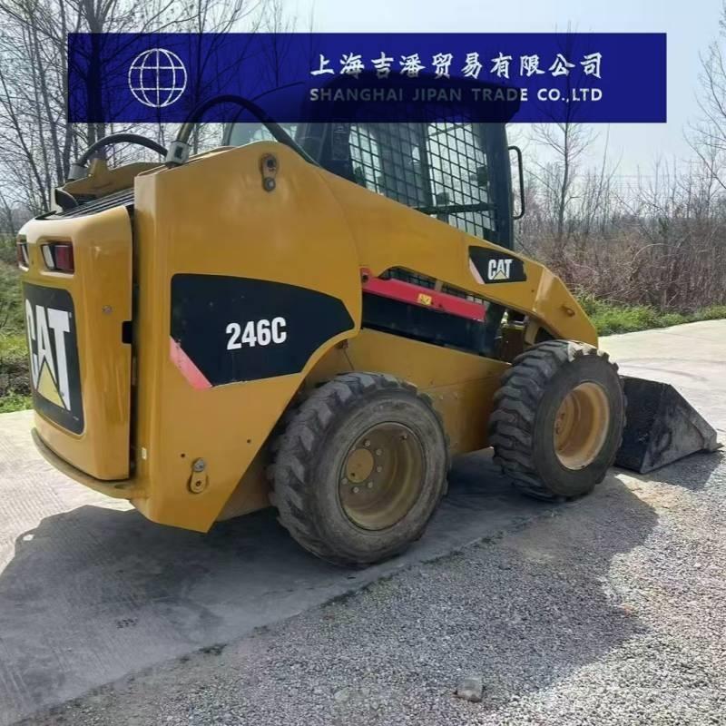 CAT 246 C Carregadoras de direcção deslizante