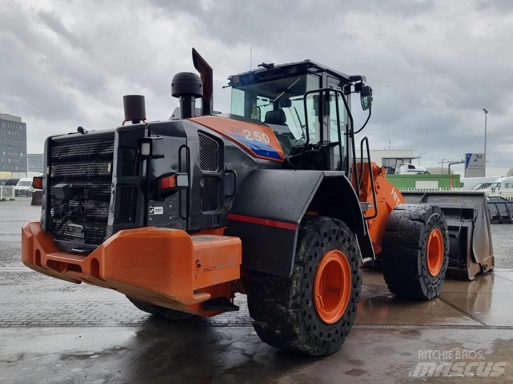 Hitachi ZW 250 Pás carregadoras de rodas