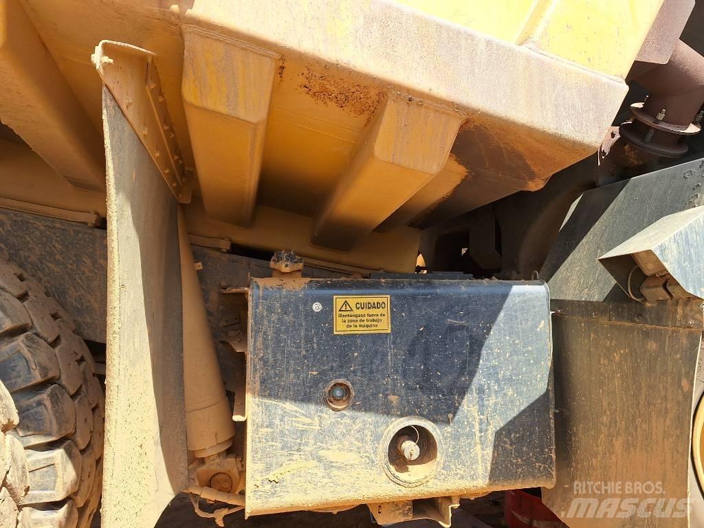 Komatsu HD605-7EO Camiőes dumper basculantes rígidos