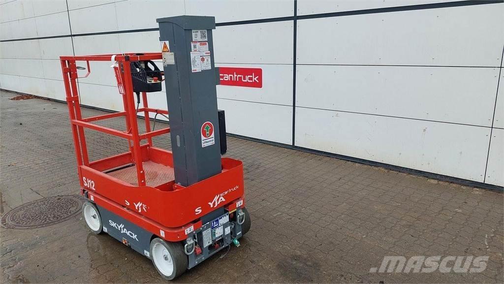 SkyJack SJ12 Plataformas de Mastro Vertical