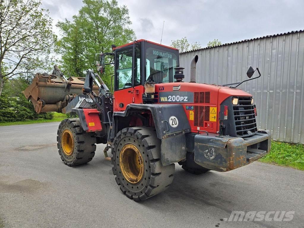 Komatsu WA200PZ-6 Pás carregadoras de rodas