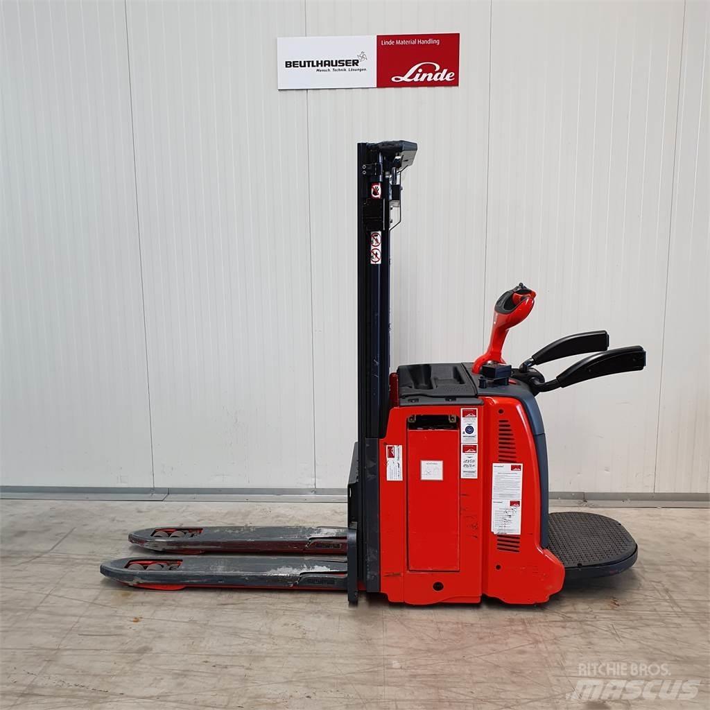 Linde D12AP Empilhador para operador externo