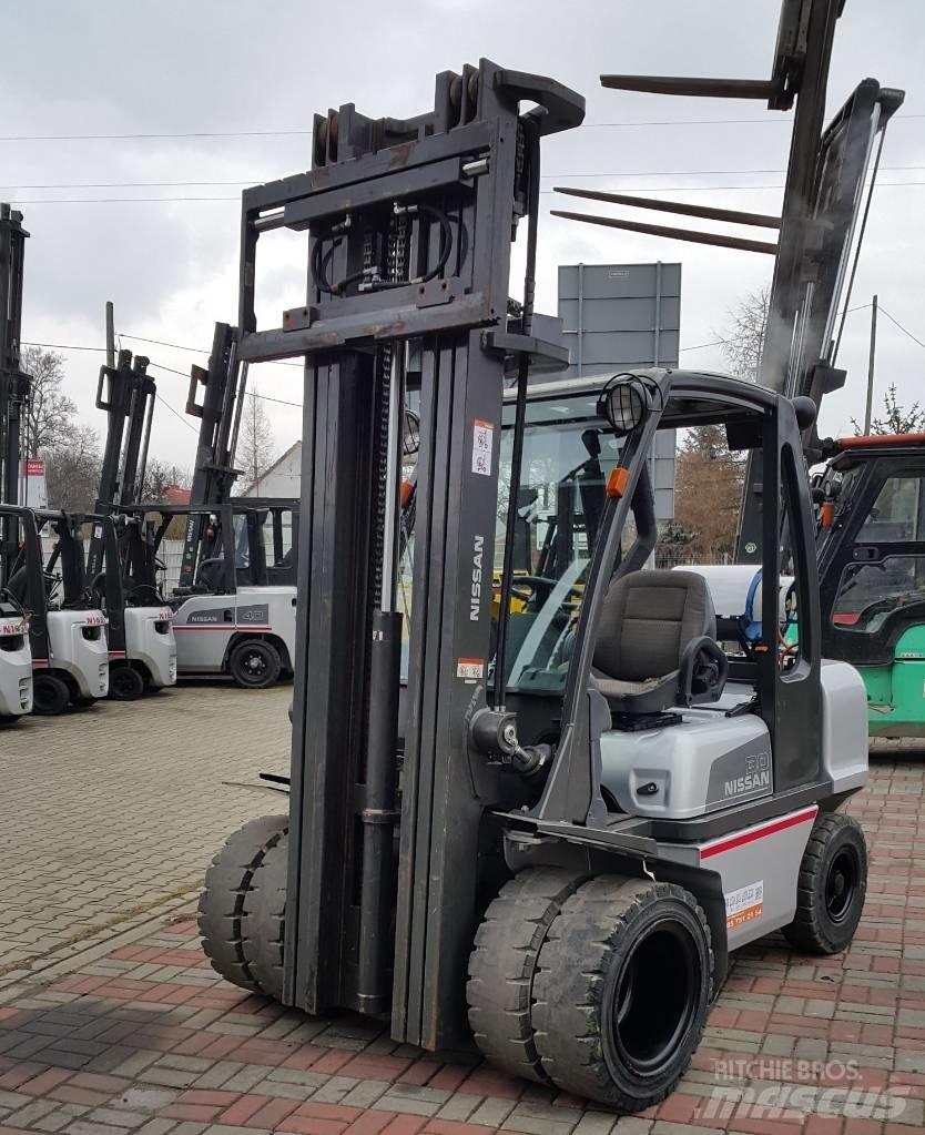 Nissan UGD02A30PQ Empilhadores a gás