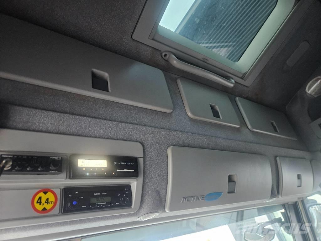 Iveco Stralis 6x2 Camiões de caixa fechada