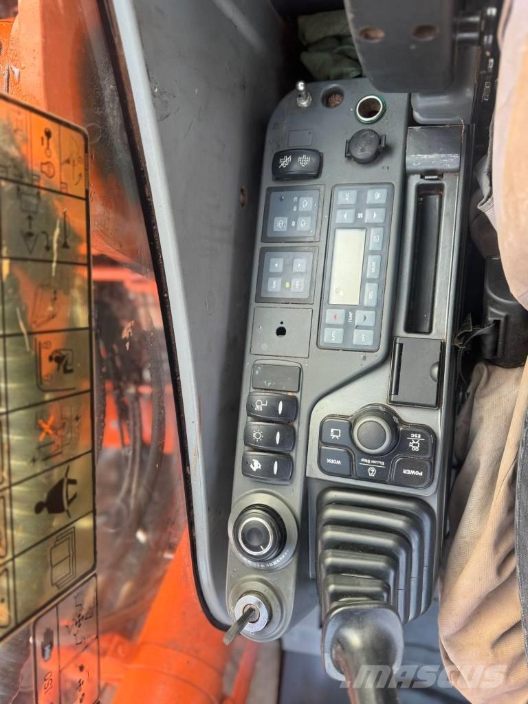 Doosan DX 225 LC Escavadoras de rastos